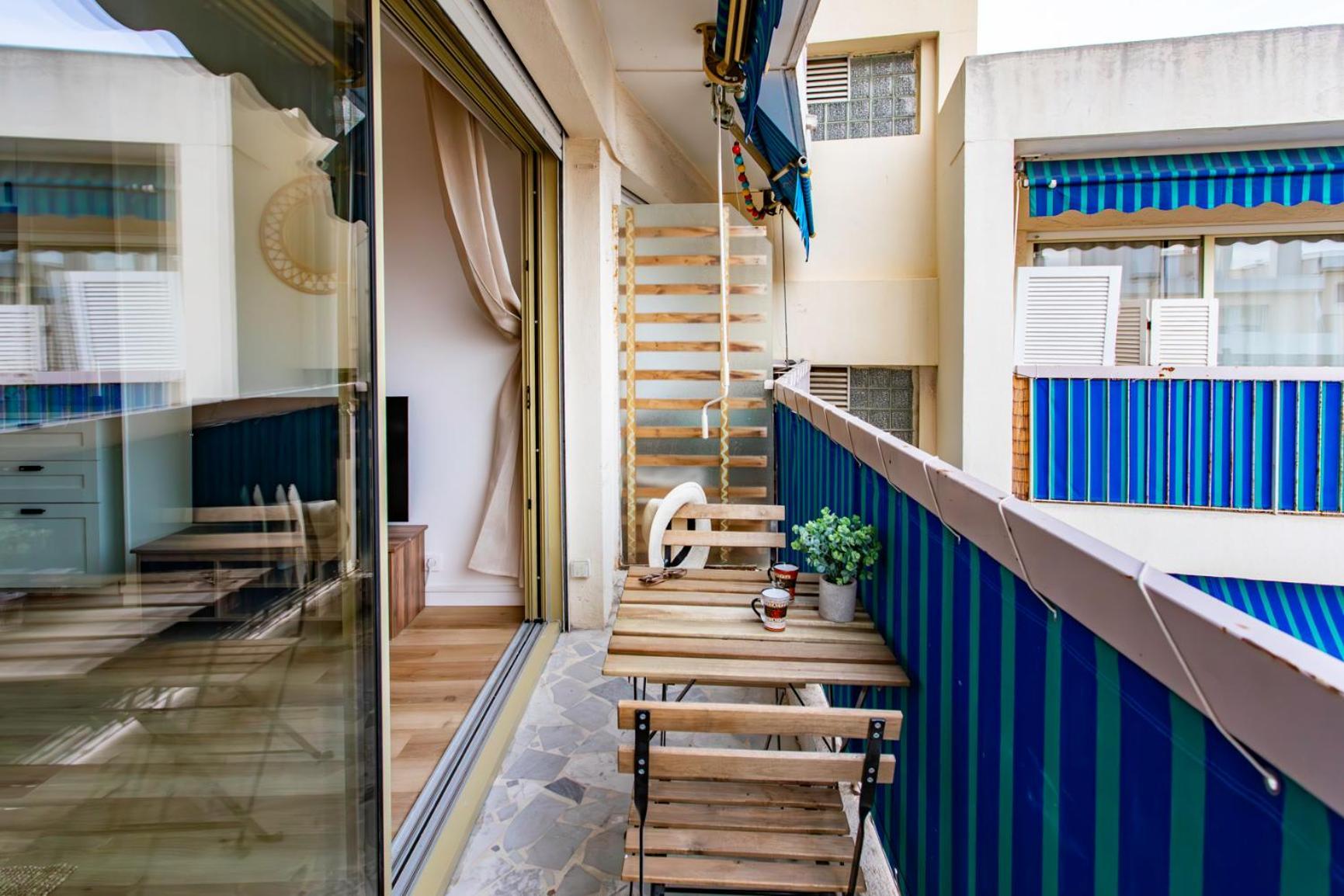 A1 - Centre 5 Min To Sea - Ac & Balcony Apartment