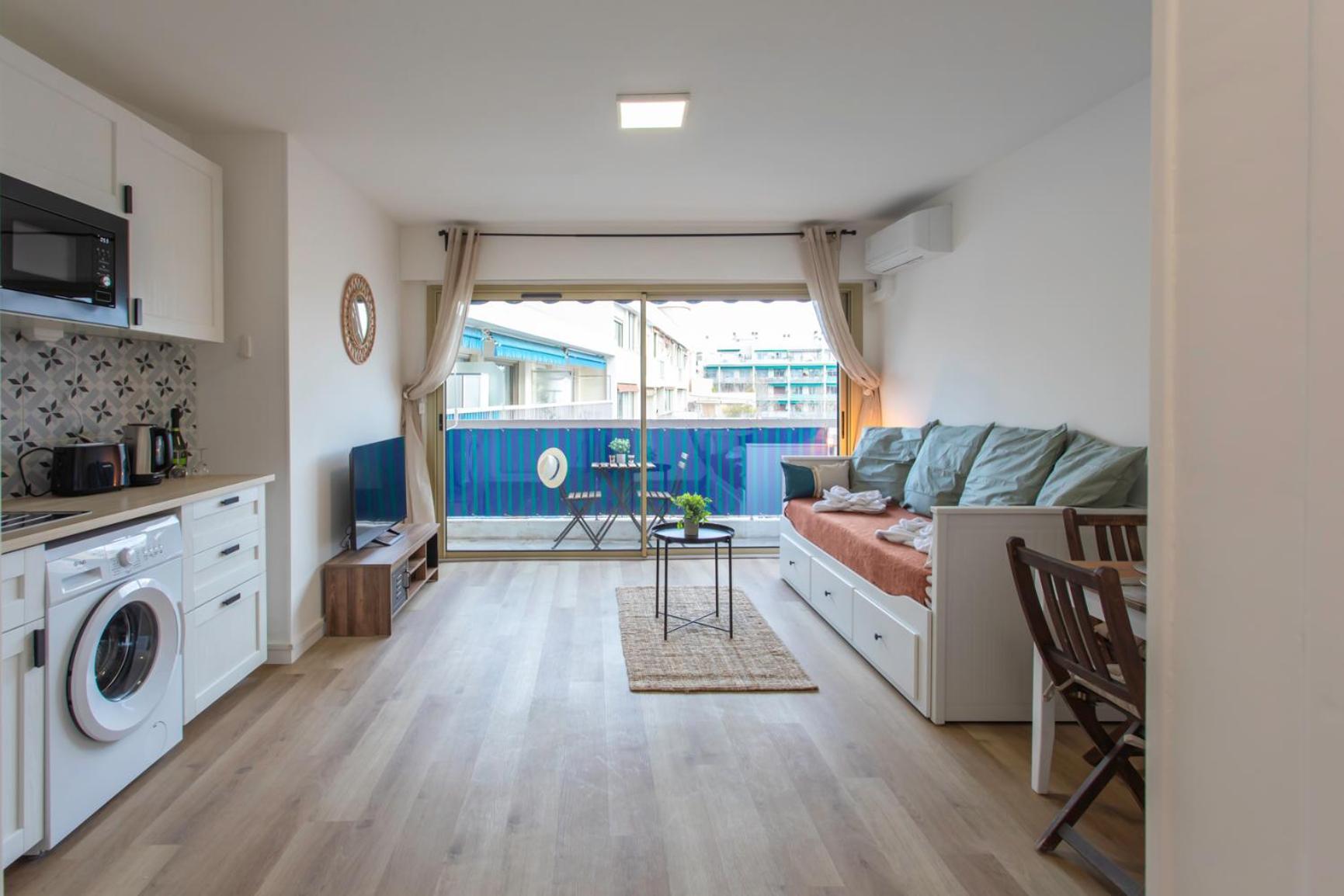 A1 - Centre 5 Min To Sea - Ac & Balcony Antibes