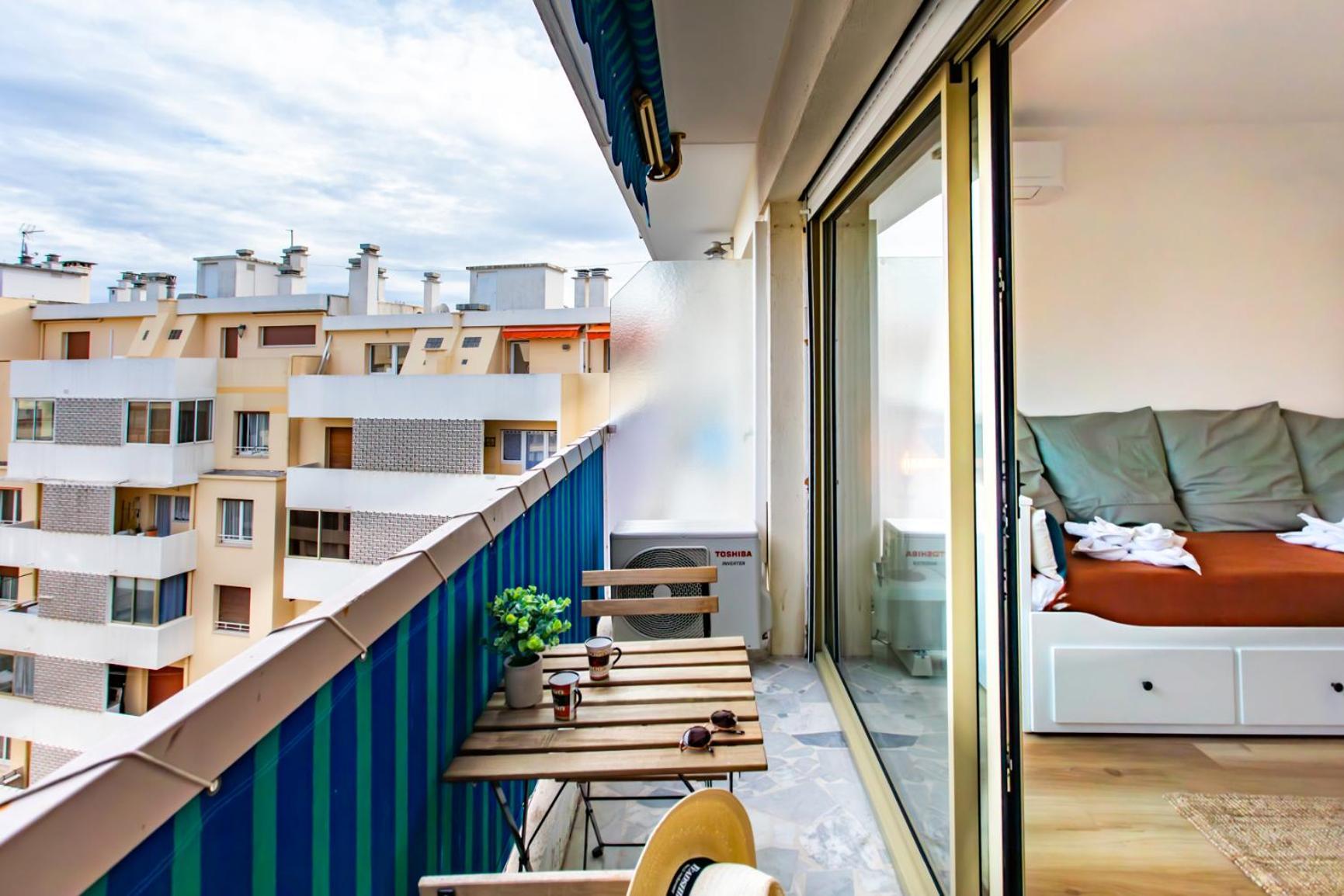 A1 - Centre 5 Min To Sea - Ac & Balcony Apartment *