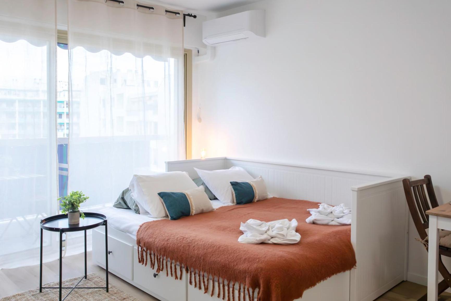 A1 - Centre 5 Min To Sea - Ac & Balcony * Antibes