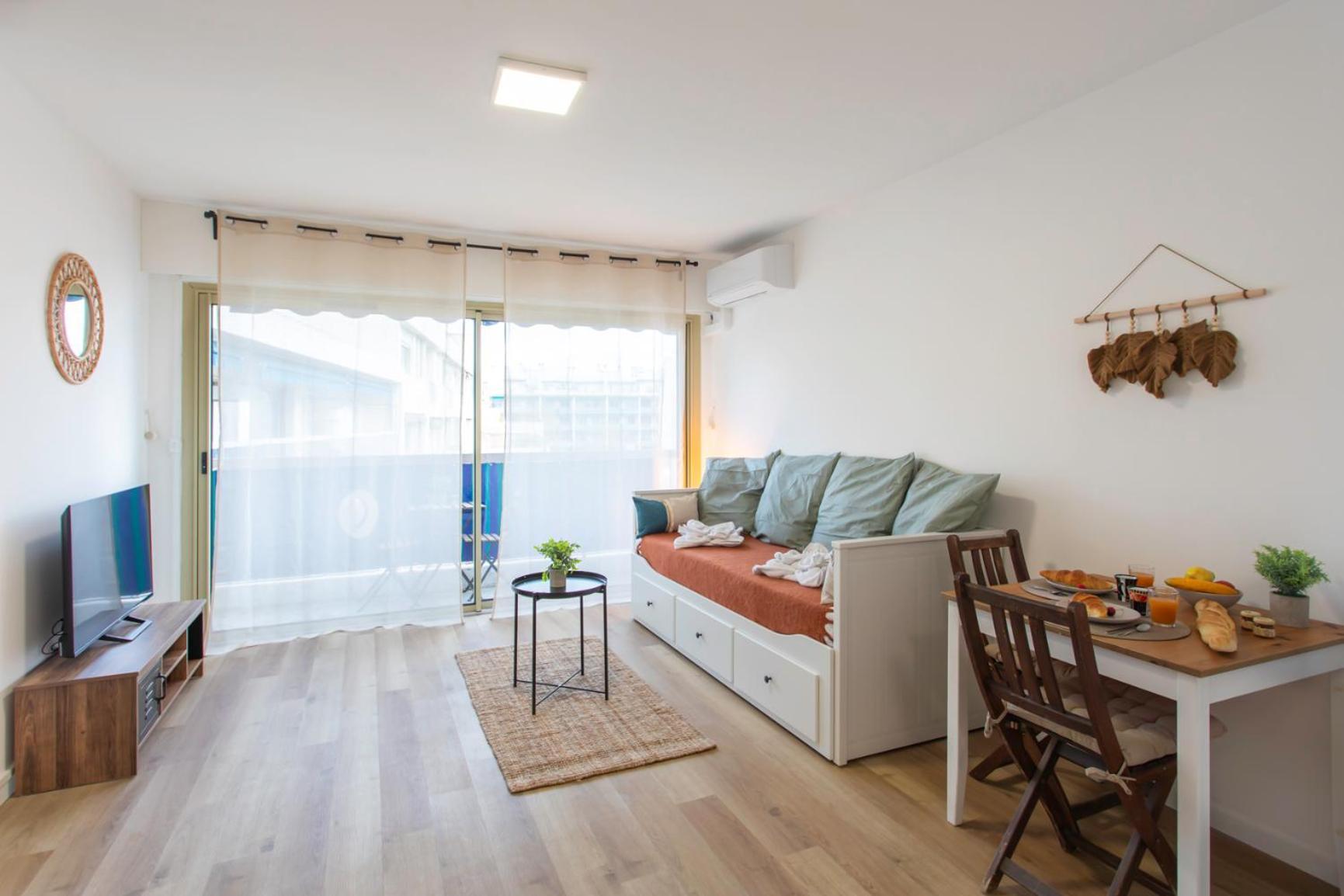 Apartment A1 - Centre 5 Min To Sea - Ac & Balcony