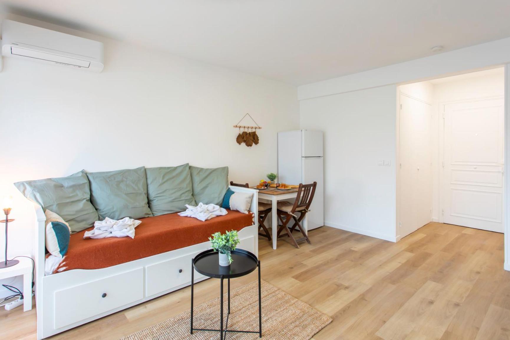 A1 - Centre 5 Min To Sea - Ac & Balcony Apartment Antibes